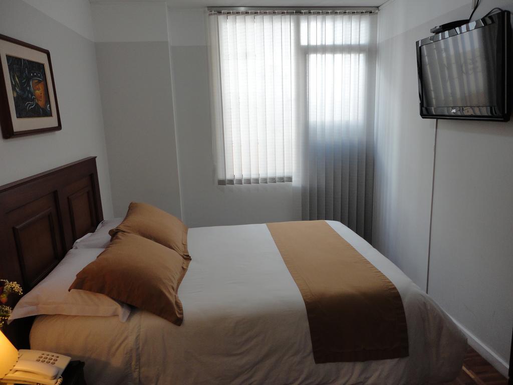 Hotel Rincon Escandinavo Quito Room photo